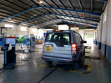 Landrover Discovery undergoing brake test at ITV test centre in Lorca region Landrover Discovery at ITV